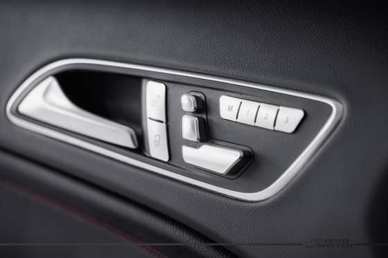 MERCEDES-BENZ GLA 45 AMG 2.0 16V TURBO GASOLINA 4P AUTOMÁTICO MERCEDES-BENZ GLA 45 AMG 2.0 16V TURBO GASOLINA 4P AUTOMÁTICO